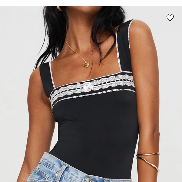 Princess Polly Tops - NWT Princess Polly Keating Bodysuit Black size 4